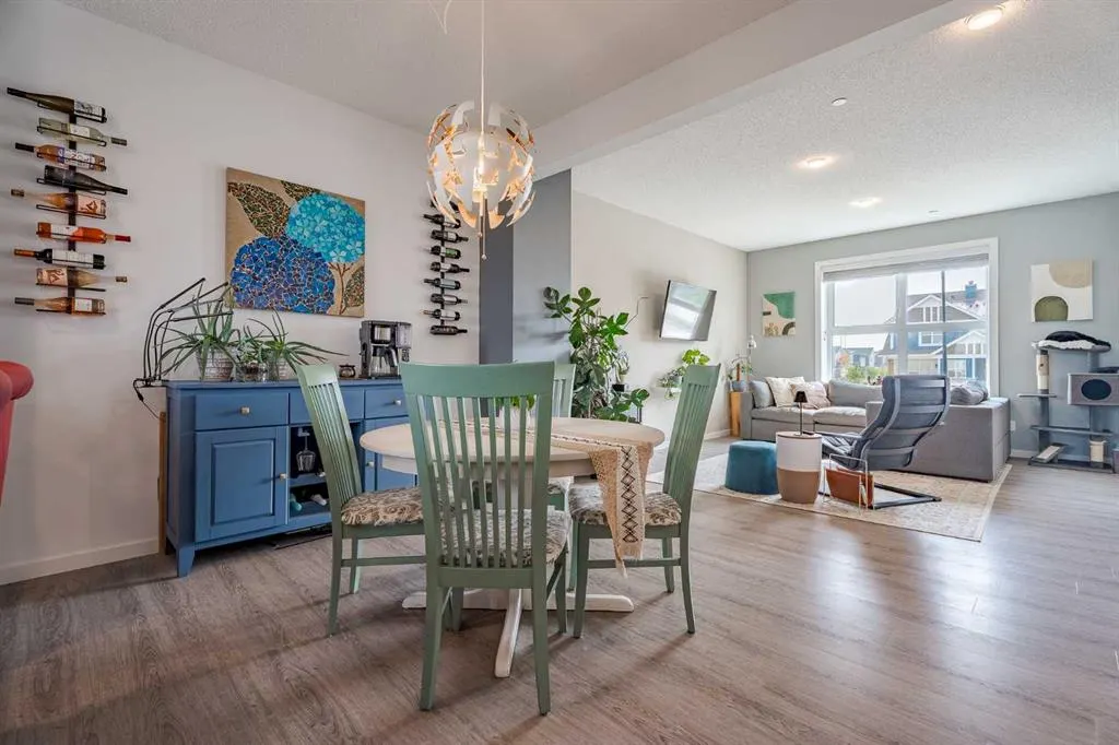 244 Livingston View NE