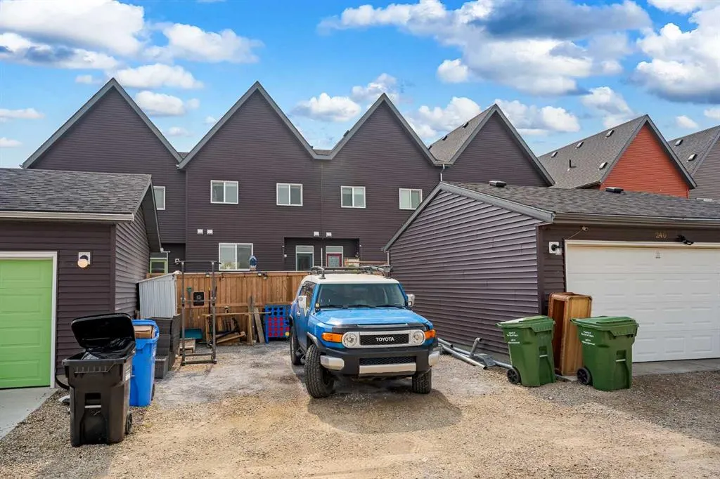 244 Livingston View NE