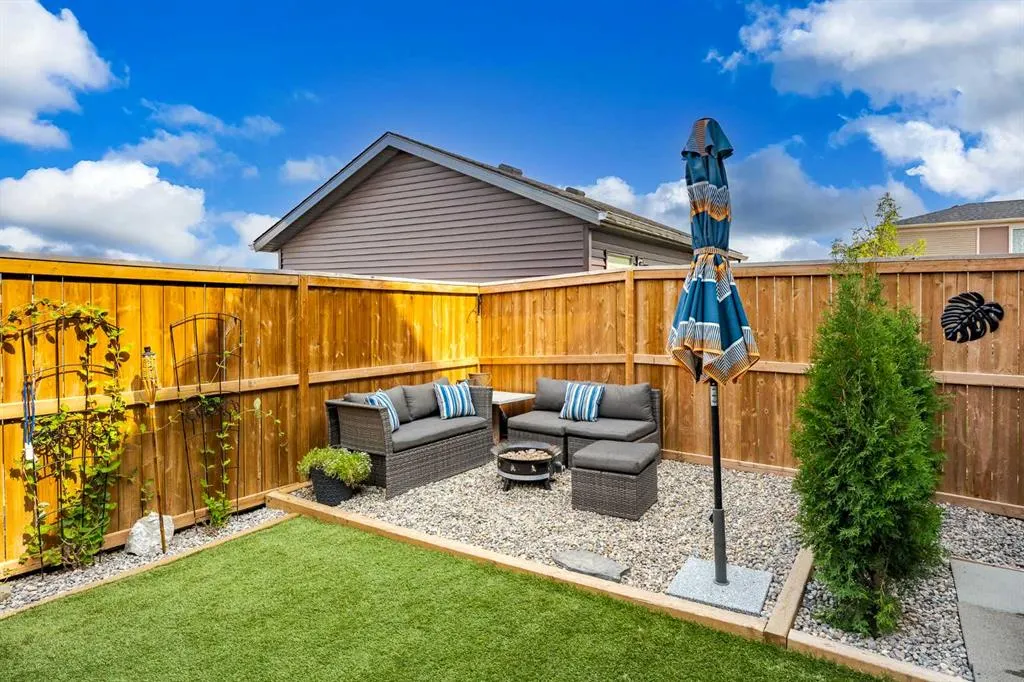 244 Livingston View NE