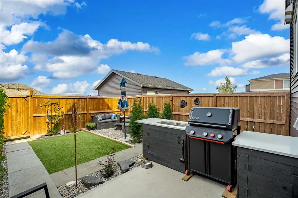 244 Livingston View NE