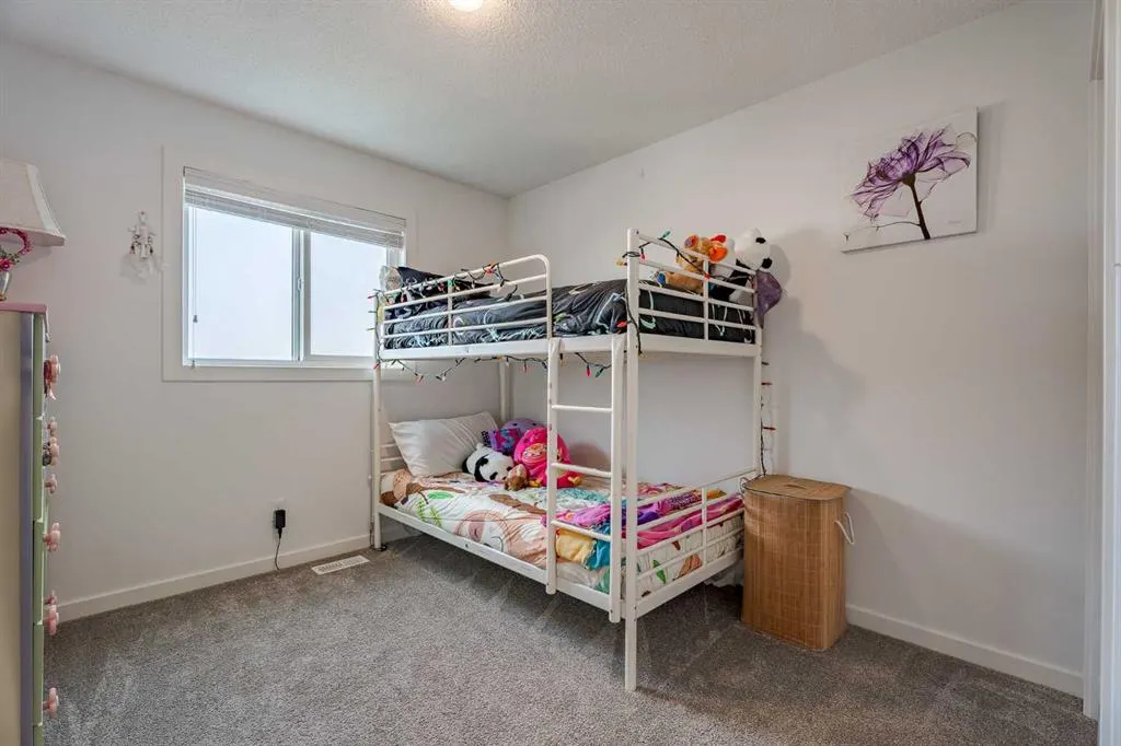 244 Livingston View NE