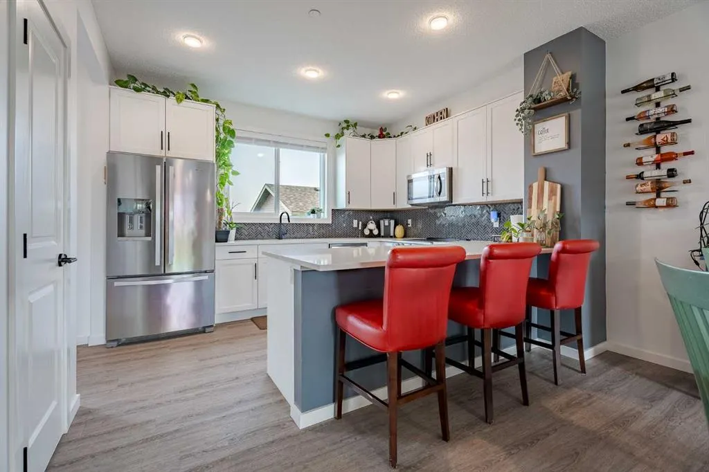 244 Livingston View NE