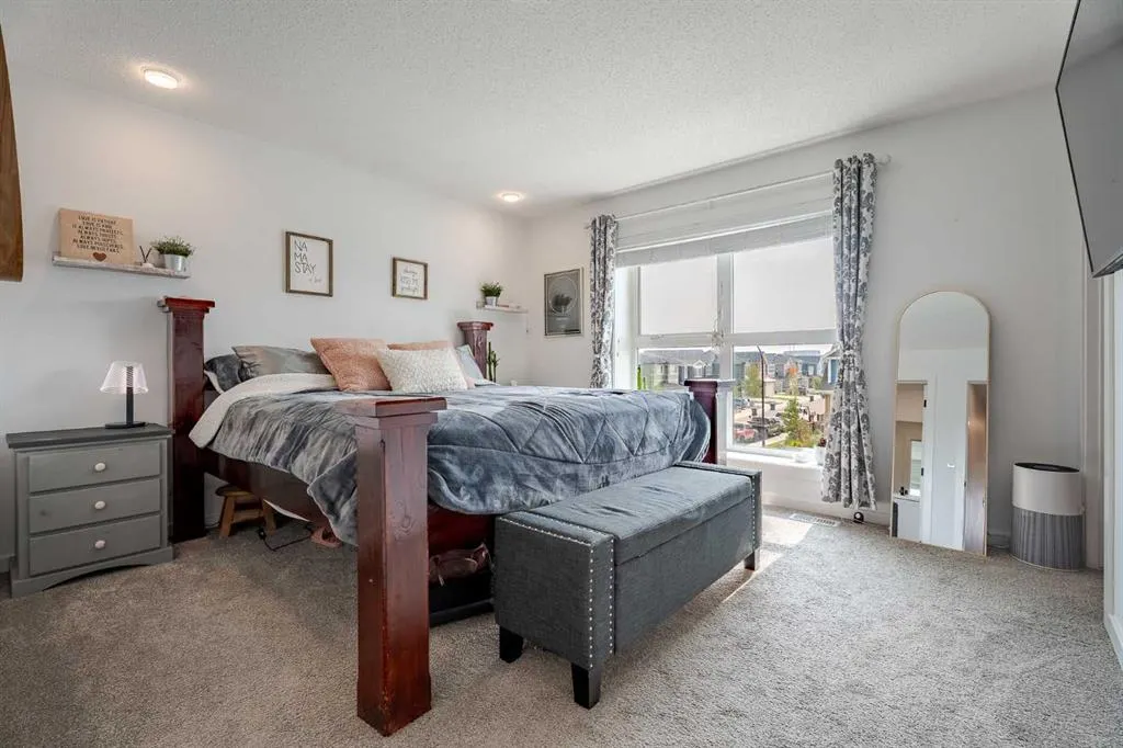 244 Livingston View NE