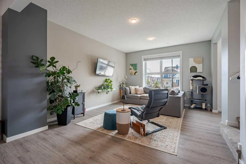 244 Livingston View NE