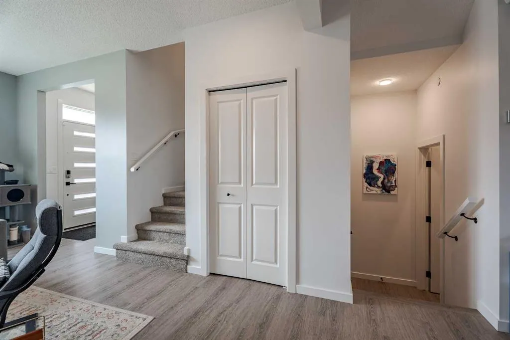 244 Livingston View NE