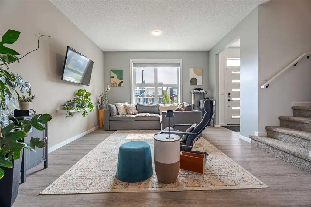 244 Livingston View NE