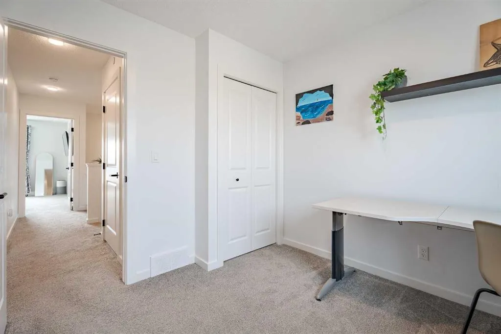 244 Livingston View NE