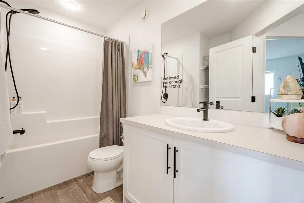 244 Livingston View NE