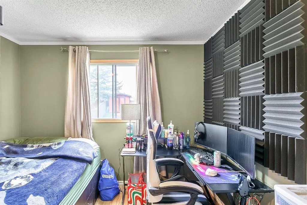 39 Edgeburn Crescent NW