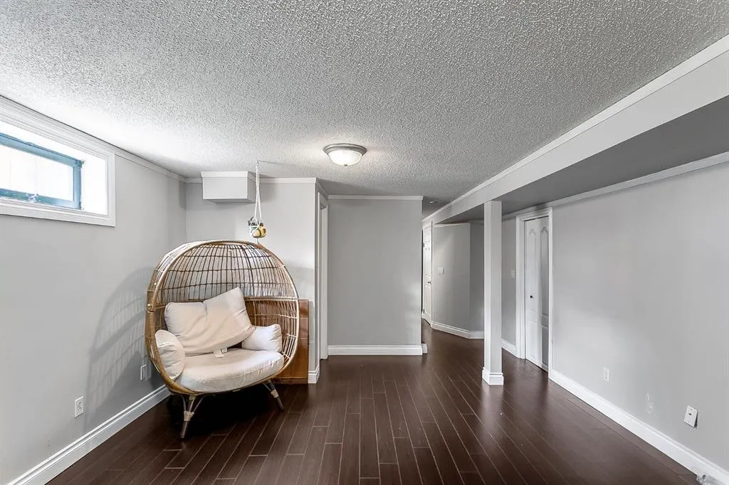 39 Edgeburn Crescent NW