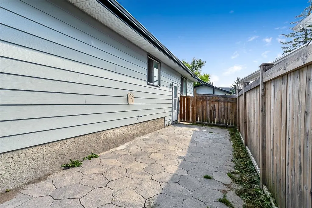 39 Edgeburn Crescent NW