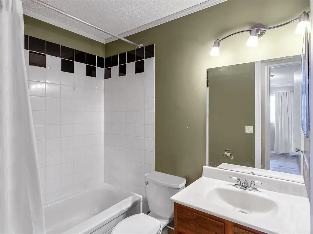 39 Edgeburn Crescent NW