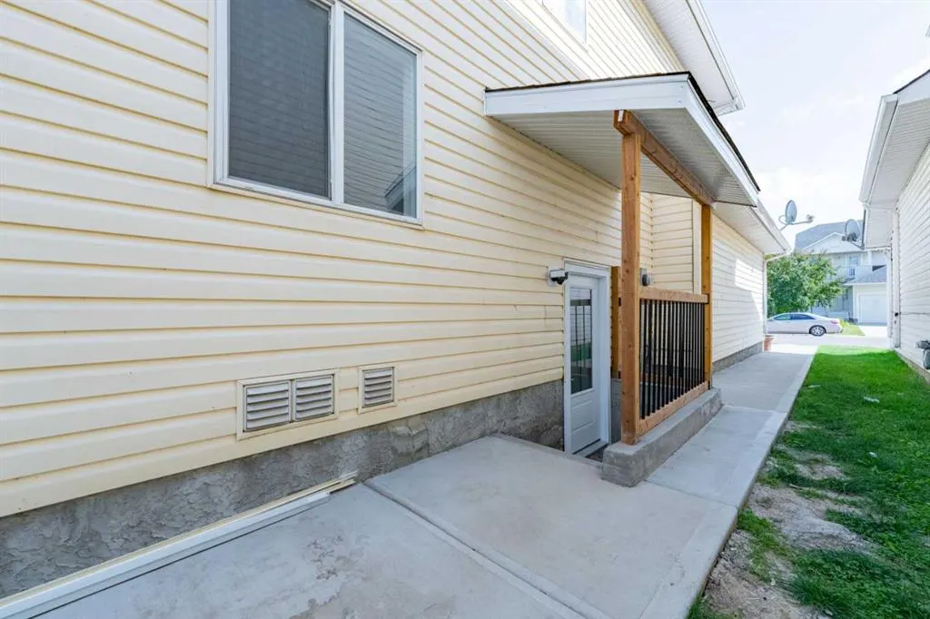 146 Coral Reef Close NE