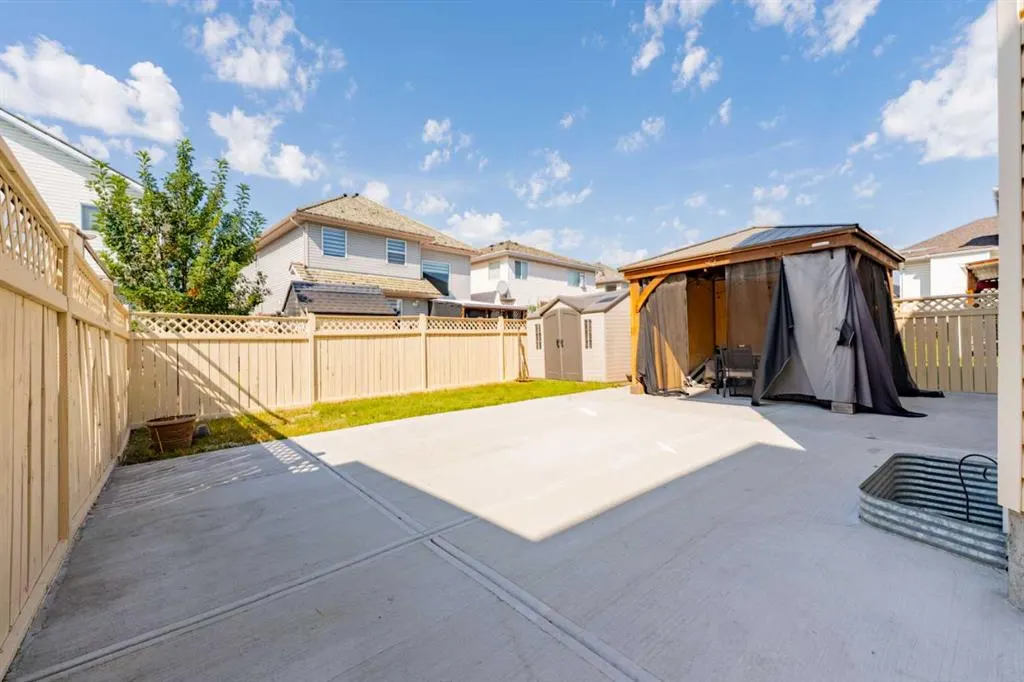 146 Coral Reef Close NE