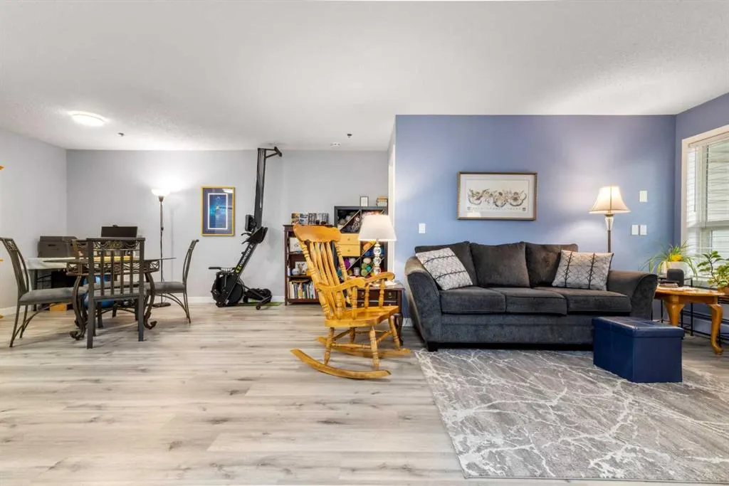 7 Harvest Gold Manor NE, #205