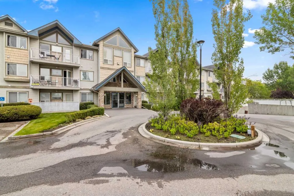7 Harvest Gold Manor NE, #205