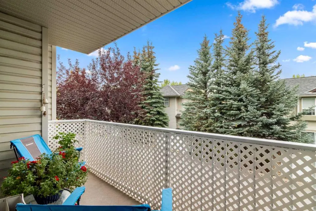 7 Harvest Gold Manor NE, #205