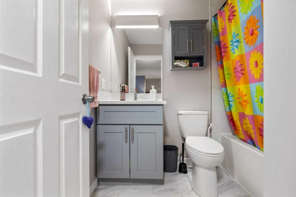 7 Harvest Gold Manor NE, #205