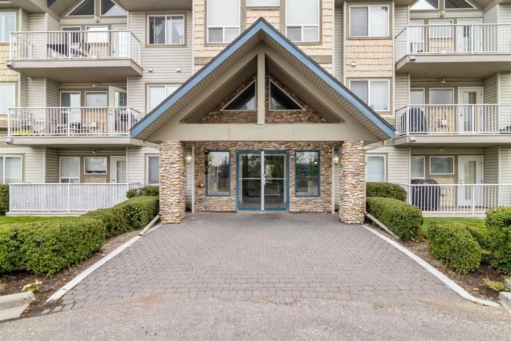 7 Harvest Gold Manor NE, #205