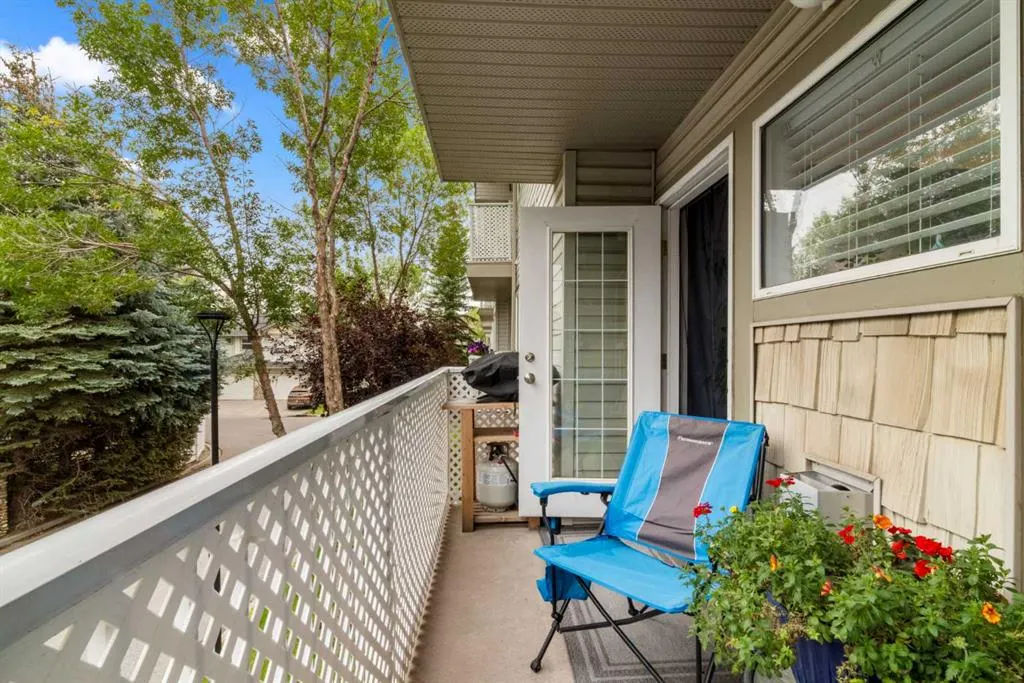 7 Harvest Gold Manor NE, #205