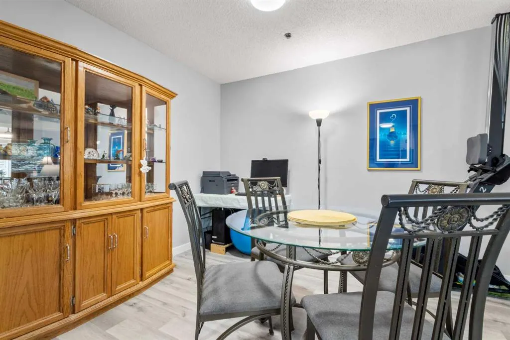 7 Harvest Gold Manor NE, #205
