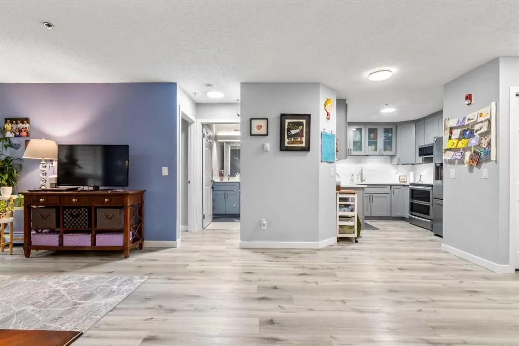 7 Harvest Gold Manor NE, #205