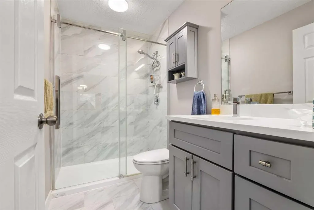 7 Harvest Gold Manor NE, #205