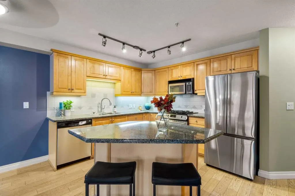 630 10 Street NW, #207