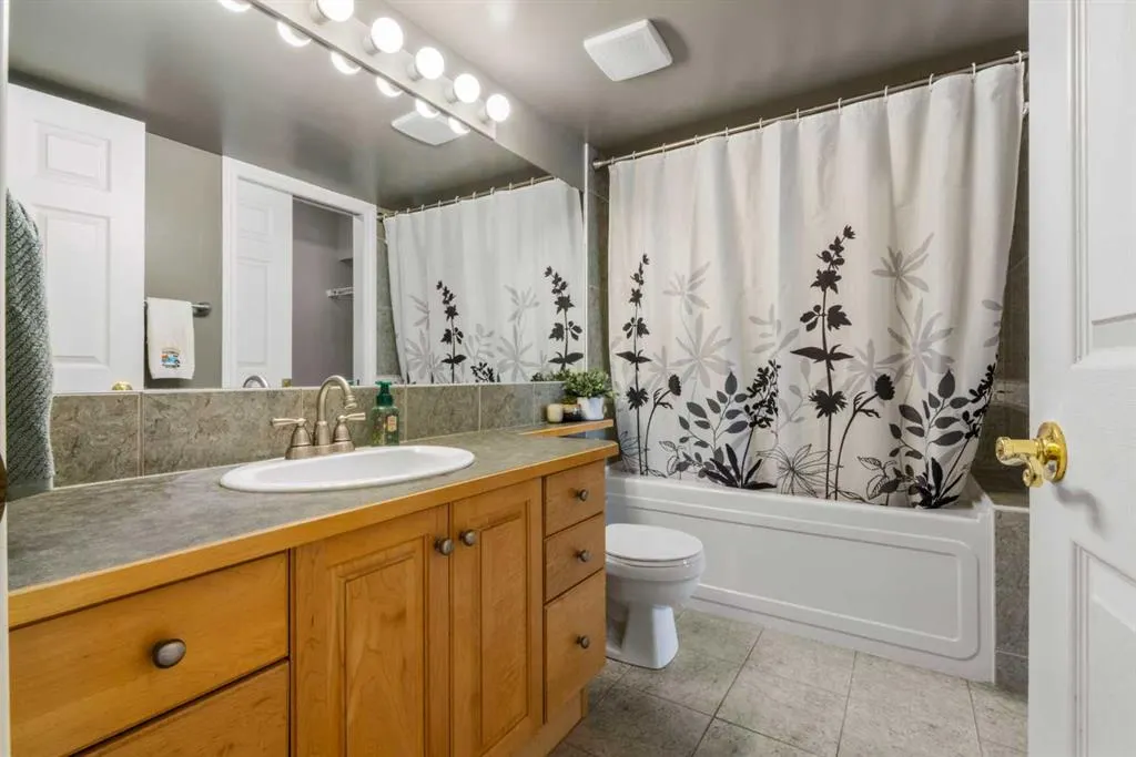 630 10 Street NW, #207