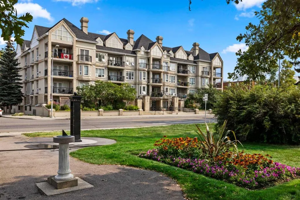 630 10 Street NW, #207