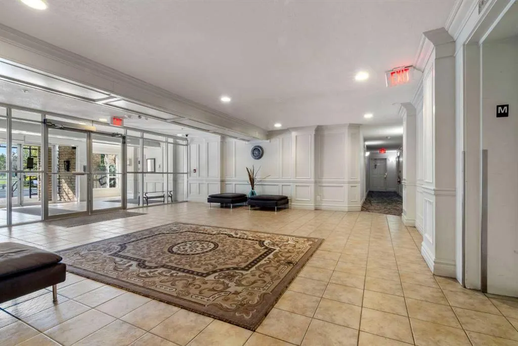 630 10 Street NW, #207