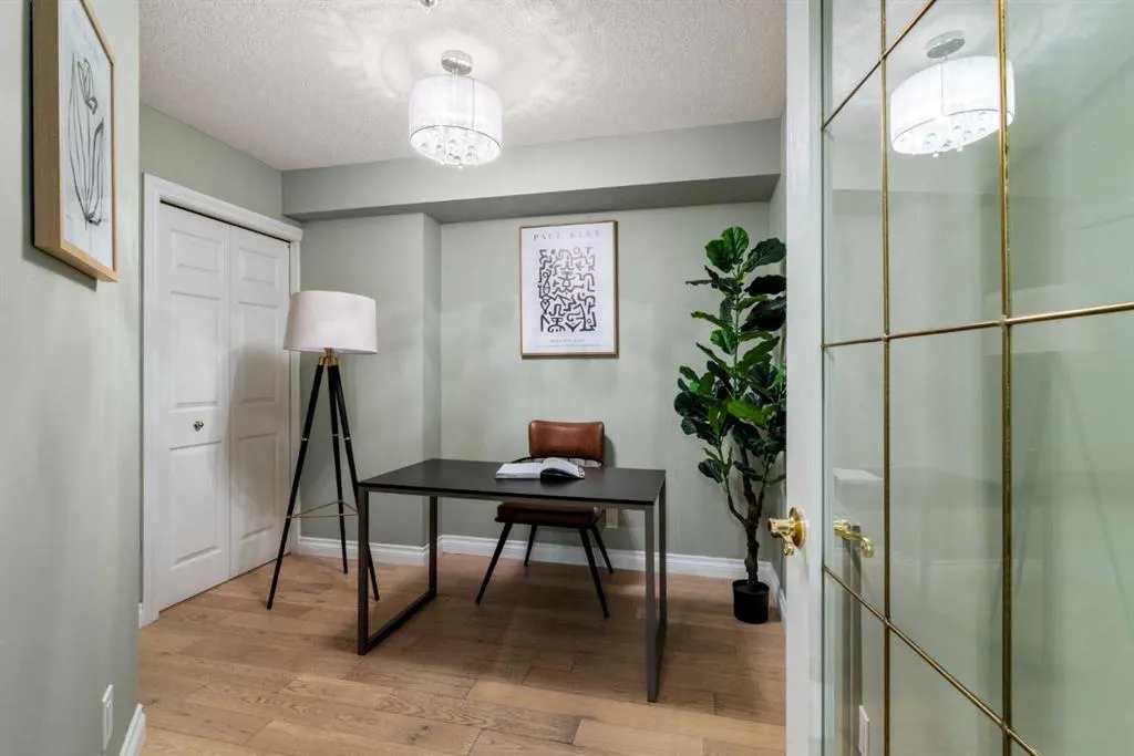 630 10 Street NW, #207