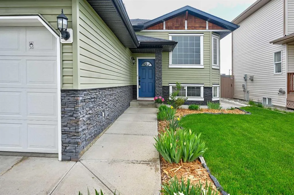 8 Canoe Circle SW
