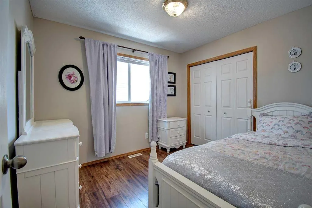8 Canoe Circle SW