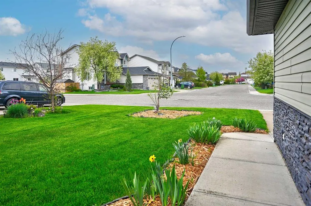 8 Canoe Circle SW