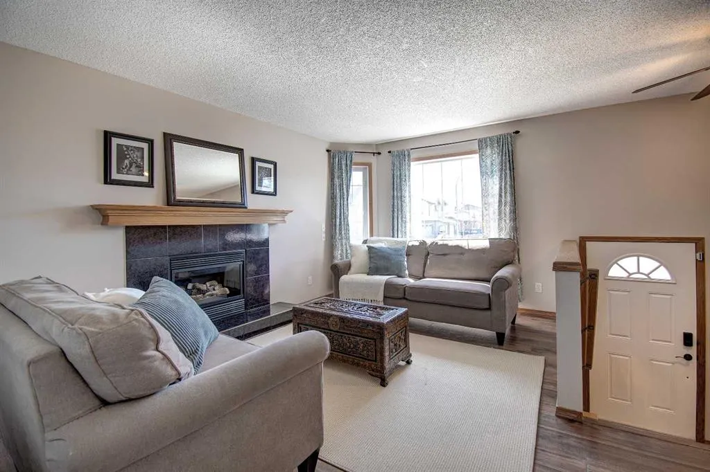 8 Canoe Circle SW