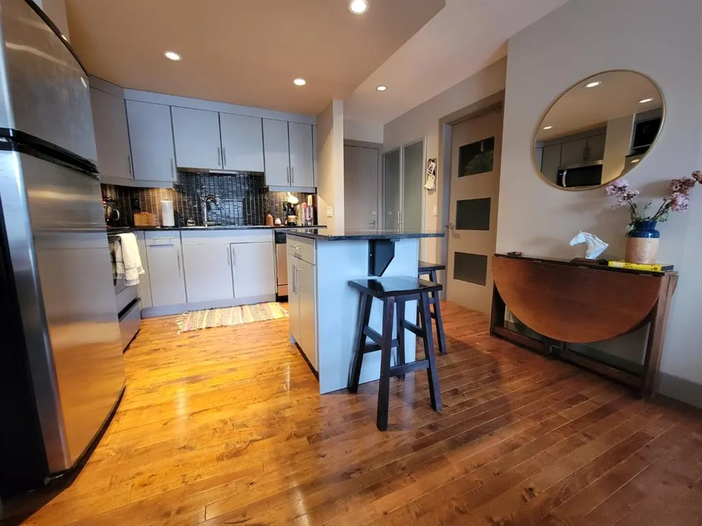 410 1 Avenue NE, #405