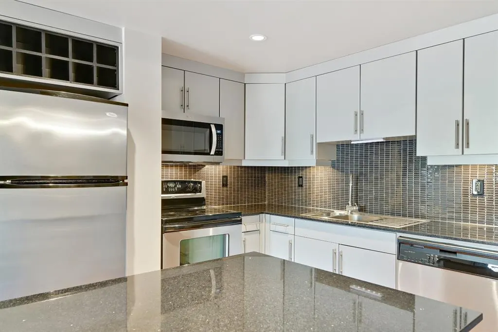 410 1 Avenue NE, #405