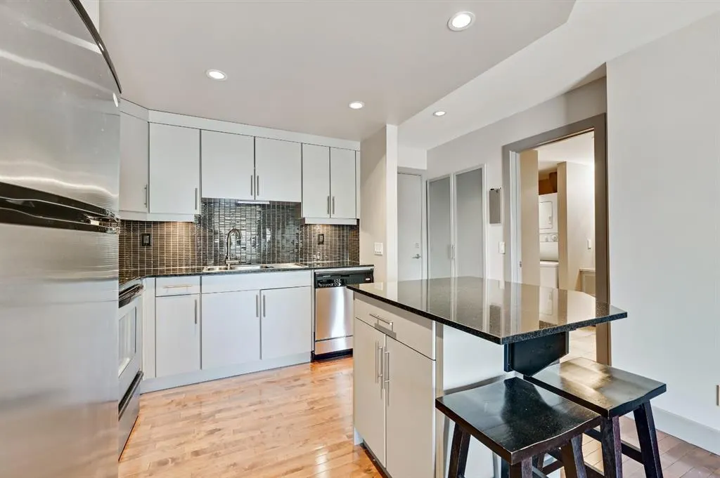 410 1 Avenue NE, #405