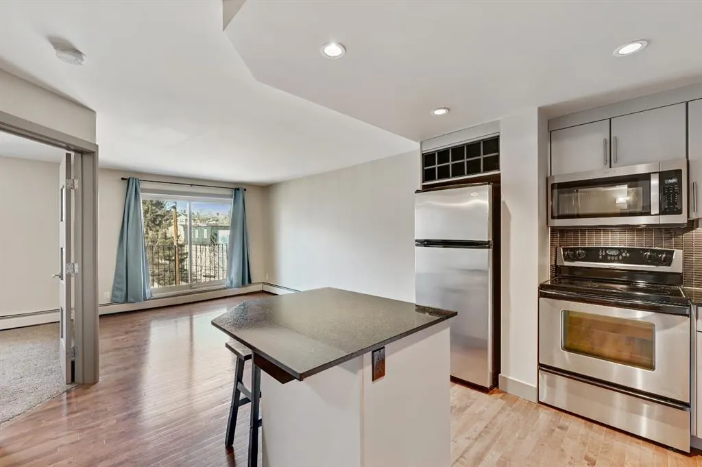 410 1 Avenue NE, #405