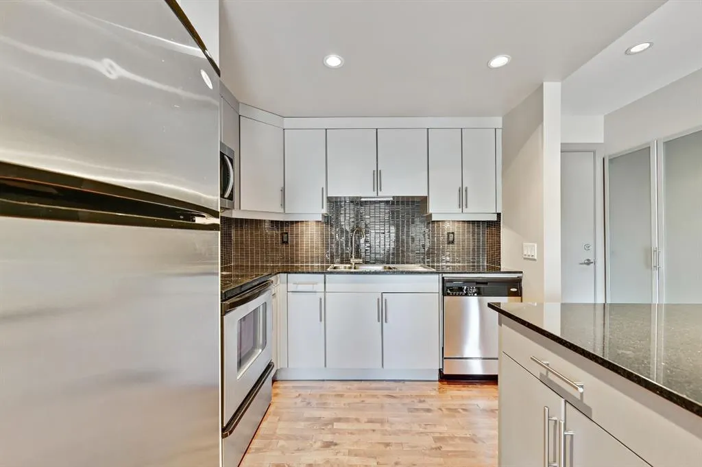 410 1 Avenue NE, #405