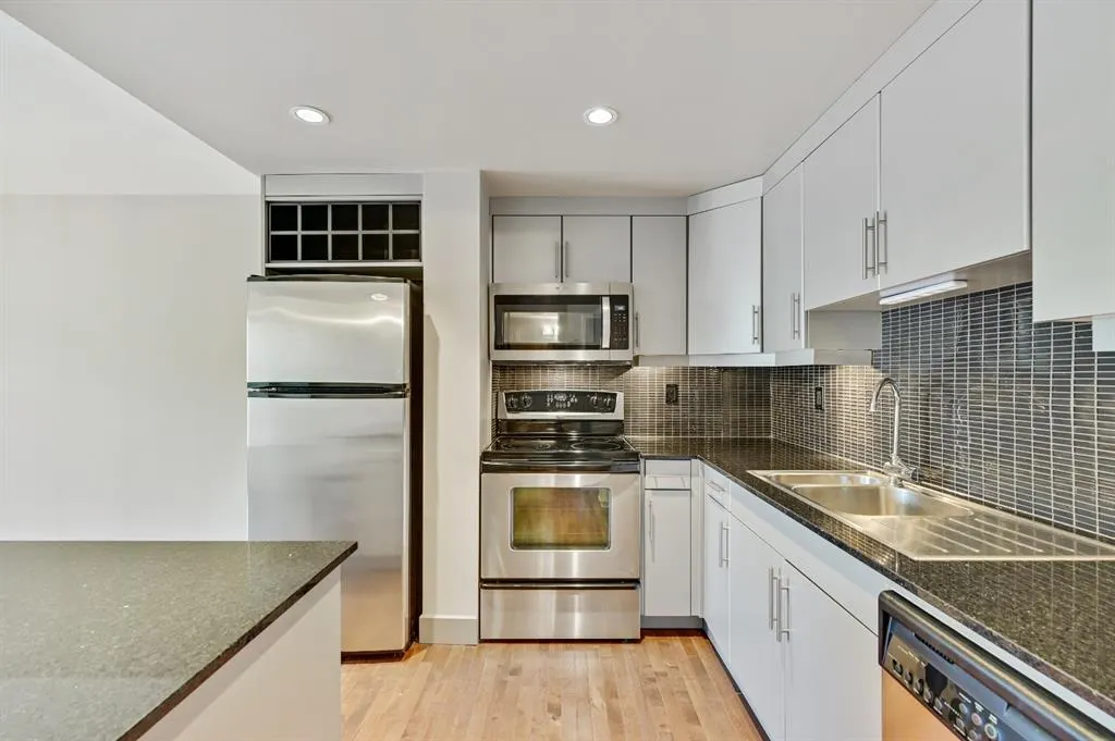 410 1 Avenue NE, #405