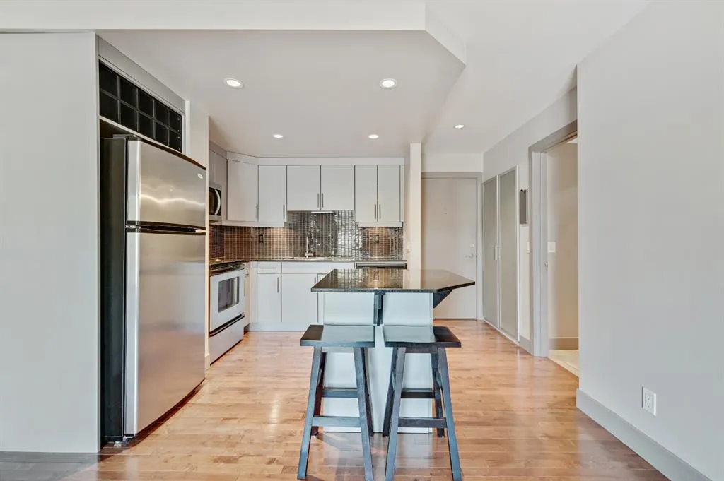 410 1 Avenue NE, #405