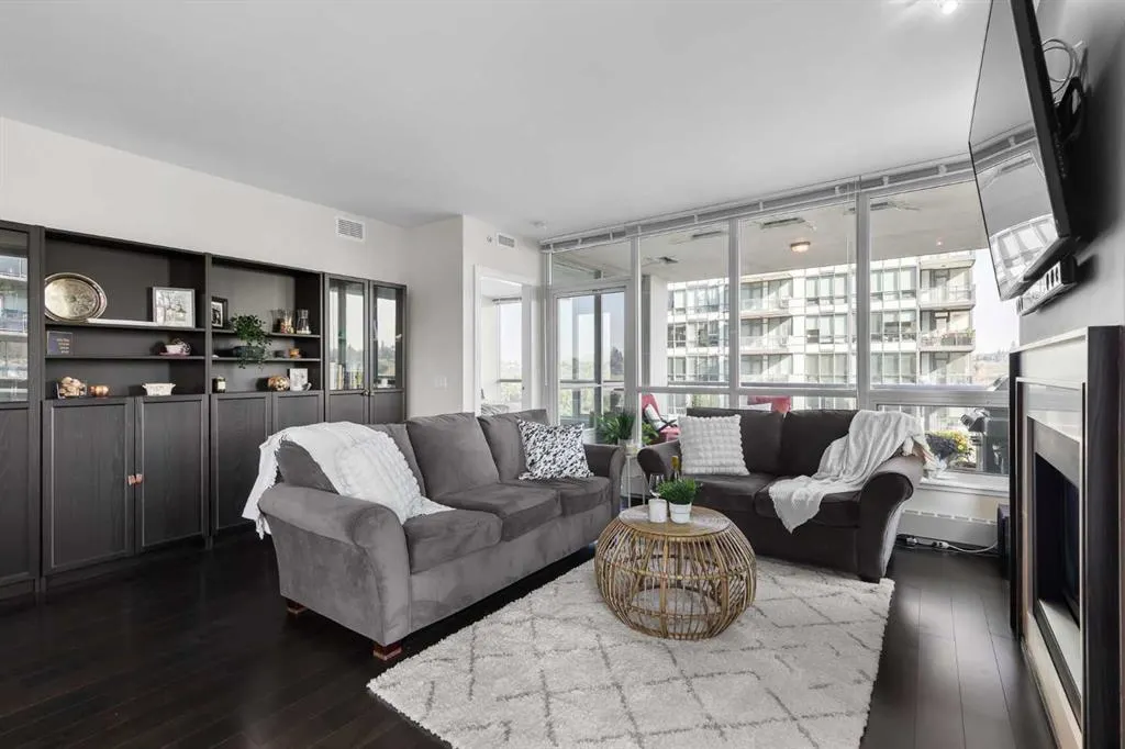 222 Riverfront Avenue SW, #923