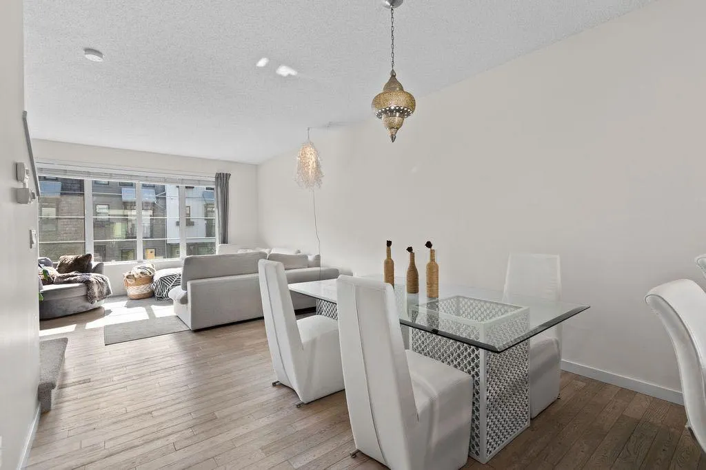 56 Walden Walk SE