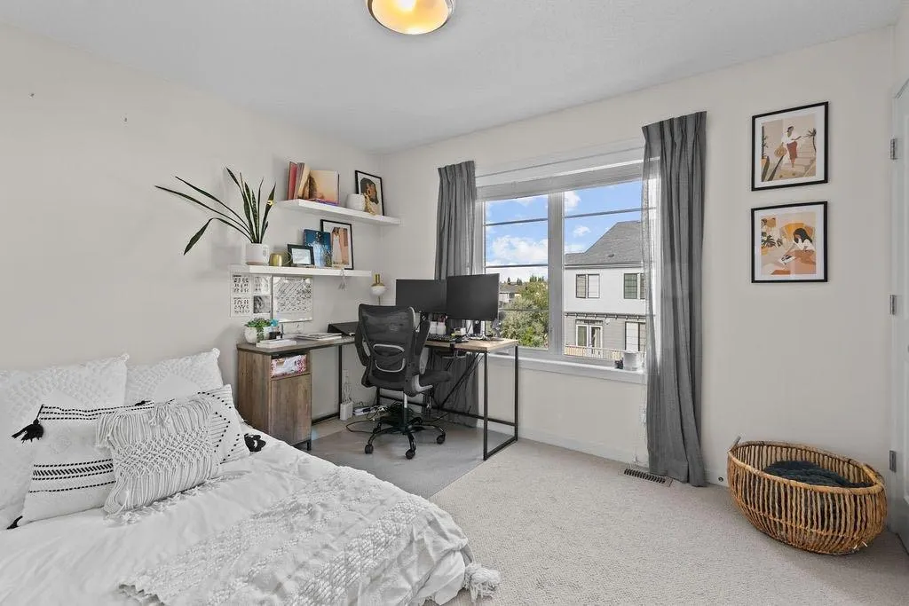 56 Walden Walk SE