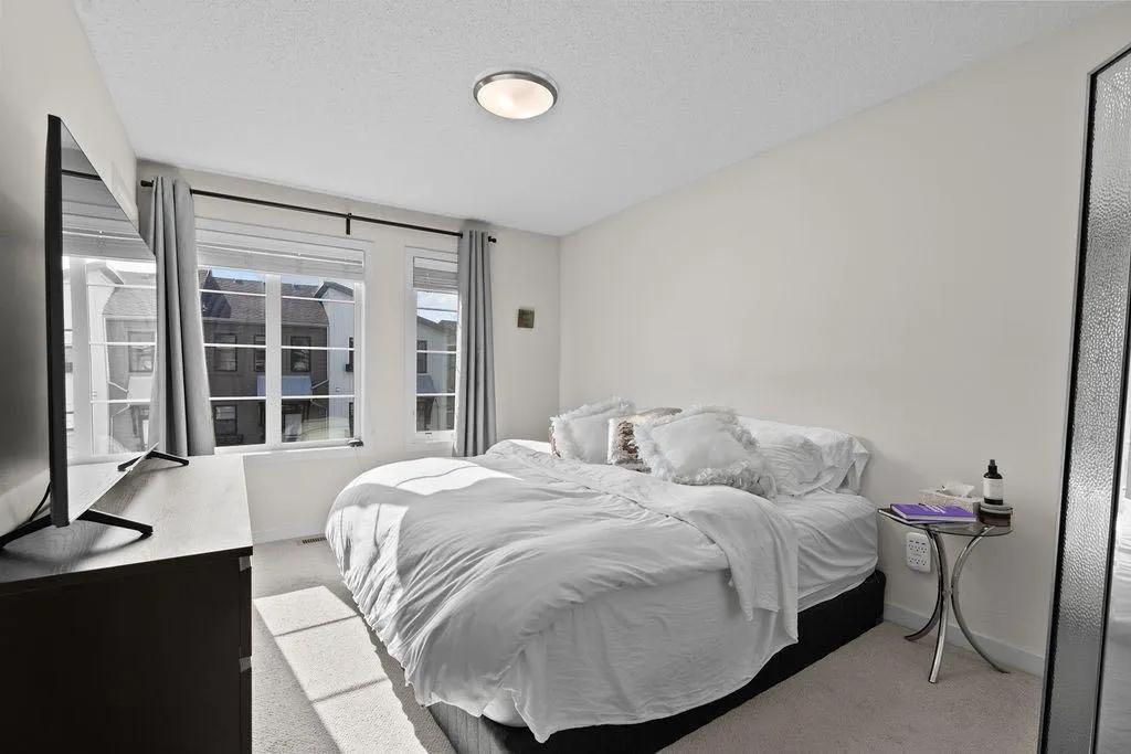 56 Walden Walk SE