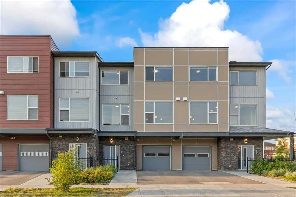 92 Saddlestone Drive NE