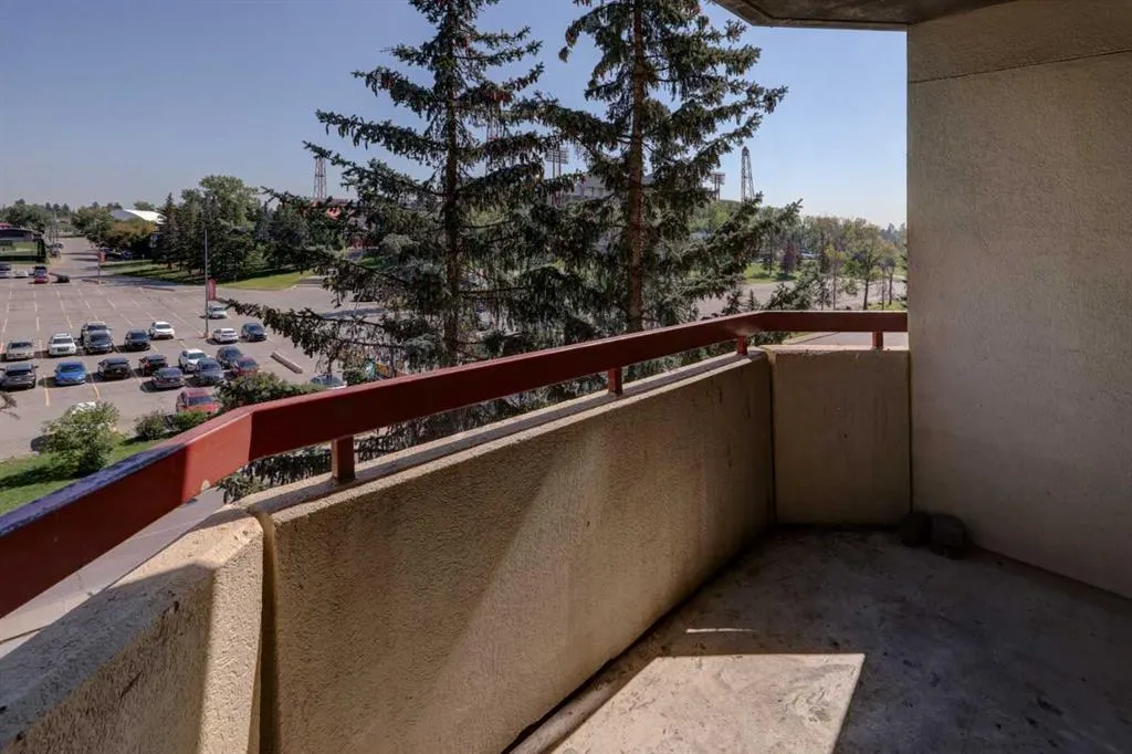 2011 University Drive NW, #403
