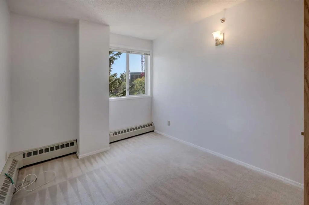2011 University Drive NW, #403